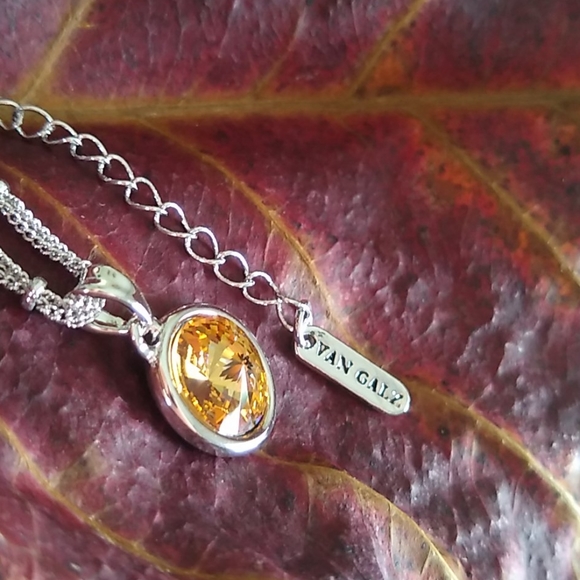 Topaz SWAROVSKI Crystal/Round/Pendant NECKLACE - Picture 6 of 6